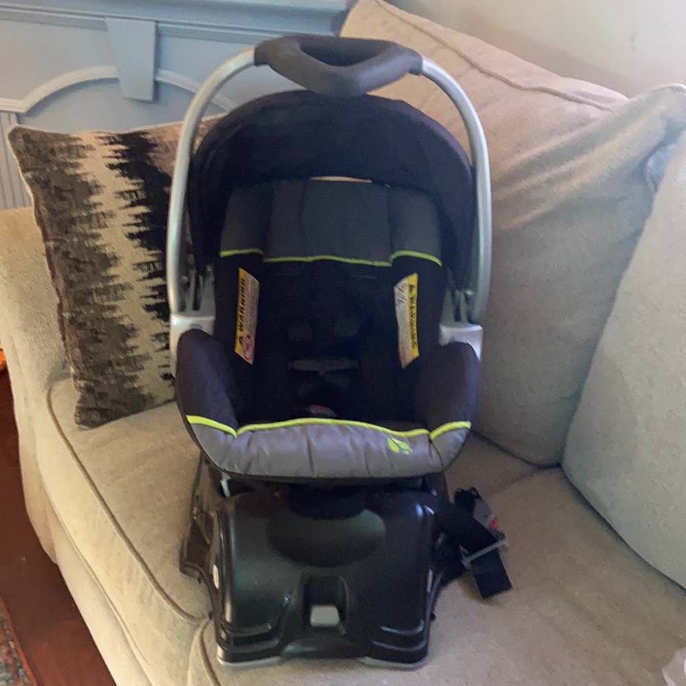 Baby Trend car seat and base
